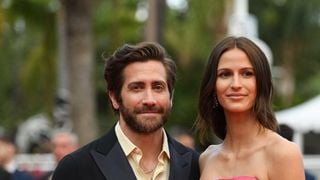 Pathétique ? Jake Gyllenhaal s'affiche aux côtés de sa compagne... 16 ans plus jeune que lui