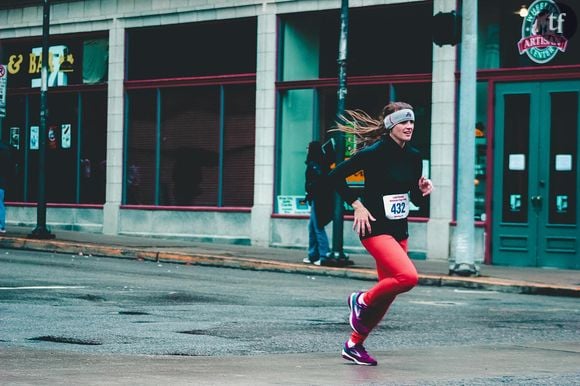 Si le film raconte à l'origine l'histoire d'une femme victime de violences, la signification de "run like a girl" s'est élargie. Des athlètes reprennent notamment l'expression et envoient un message de puissance féminine.