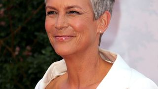 "Le sexy n'expire jamais" : Jamie Lee Curtis reine des "sexas sexy" sur ces images, défendue par Michelle Pfeiffer après sa vidéo en décolleté à 65 ans
