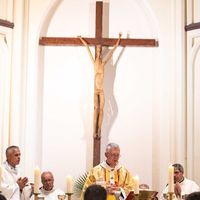 "C'est dégueulasse pour les victimes" : des prêtres condamnés pour pédocriminalité réemployés, une décision qui choque les internautes