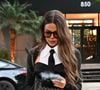 « Des animaux morts ? »,« L’argent n’achète pas la classe » : Khloé Kardashian affiche son look sexy de Noël… Et crée la polémique.