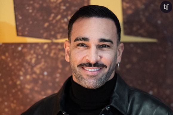 Du temps où ils se fréquentaient, il lui a caché qu’il voyait encore la mère de ses jumeaux Zayn et Madi, nés en 2016. À Sidonie Biémont, il avait alors expliqué que son histoire avec l’actrice américaine n’était pas sérieuse. "Je l'ai trahie, parce que j'ai dû mentir à tout le monde, parce que j'ai eu peur de sa réaction et de celle de la mère de mes enfants donc j'ai menti aux deux", admet le champion. "Je sentais que les deux étaient amoureuses", se justifie-t-il.

"Pamela me mettait sous pression parce qu'elle ne voulait pas que je passe du temps avec la mère de mes enfants, mais j'étais obligé de le faire, parce qu'on avait des enfants en bas âge", poursuit Adil Rami. "J’étais jeune, j’étais complètement perdu", affirme-t-il, tout en confiant que sa médiatisation au sein du club de l’OM l'affectait.