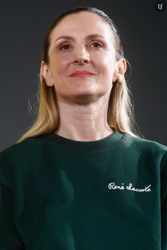 La comédienne étrille sur Inter les diktats d’une société patriarcale où les femmes se retrouvent toujours perdantes : “On vit dans un système où il faut rester hyper bonne jusqu’à 89 ans ! Sur TikTok et Insta l’idée est juste d’être bonnasse jusqu’à sa mort”. Et d’étayer :”Il y a toujours une quête de la perfection physique, des injonctions spécifiquement féminines, rien ne s'est relâché de ce côté-là. Les hommes aussi sont soumis à toutes sortes d'injonctions"