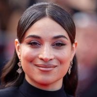 "Pas de goût", "pas classe" : Camélia Jordana ose un look audacieux à la Fashion Week mais les haters se déchaînent