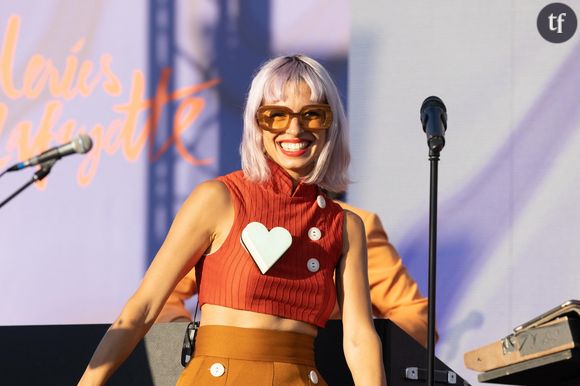Flore Benguigui poursuit, auprès de l'autrice Chloé Thibaud, à qui l'on doit de nombreux ouvrages sur la place des femmes dans la musique : "Pendant la décennie où j'ai pu enchaîner les tournées, je n'ai pas croisé beaucoup de femmes techniciennes par exemple... Ou instrumentistes, ou même chanteuses"