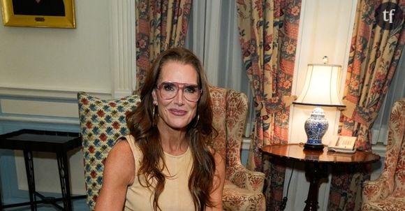 Sur les conseils de son médecin, Brooke Shields décide alors d’avoir recours à une opération de réduction des lèvres. Un choix qui, au lieu d’améliorer sa qualité de vie a créé un véritable traumatisme, le chirurgien ayant décidé de pratiquer une autre opération sans son consentement.