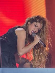 #MeToo : en plein concert, un homme tente de filmer sous la jupe de Shakira, la chanteuse quitte la scène (et ça agace les sexistes sur Twitter)