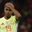 A 17 ans, cette star du foot serait en couple avec une femme de 30 ans, et les internautes s'inquiètent
