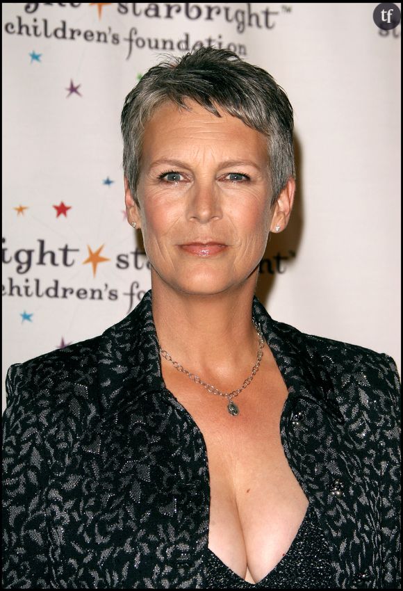 Résultats de cette opération ? Un échec, et par la suite, ses complexes s'étant exacerbés, une dépendance 20 ans durant au Vicodin, un type d'analgésique classé comme narcotique.
Aujourd'hui à 60 minute, elle déclare : "Je suis devenue une véritable porte-parole publique pour dire aux femmes : “Vous êtes magnifiques et parfaites telles que vous êtes !"