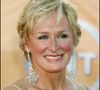 Entertainement Weekly ose : " les explosions et  séquences de combat de Back in Action ne pouvaient pas rivaliser avec les scènes de baisers de Glenn Close et Jamie Demetriou". Glenn Close a 77 ans, Jamie Demetriou, 37. Dans ce film, ils sont amants. Un schéma déjà rarissime au sein des productions hollywoodiennes, d'autant plus les plus mainstream...