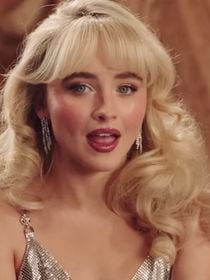 "Toujours à poil" : Sabrina Carpenter s'affiche en petite culotte mais les sexistes détestent sa liberté féministe (et ne comprennent rien à son univers)