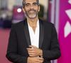 Il explique : "Certains n’étaient plus là mais je ne leur en veux pas". Et de poursuivre au micro : "Ils ont jugé que c'était mieux pour eux de ne pas me défendre, car il n'avait certainement pas les armes pour ça, et je peux le comprendre... ils ont fait ce qu'ils ont pu. Mais d'autres l'ont fait, m'ont apporté leur soutien, et c'était extrêmement important pour moi. Un texto, un appel, c'est hyper important, ça peut sauver, ça m'a sauvé..."