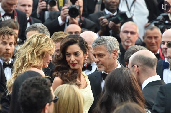 On s'interroge sur les limites du sexisme quand on constate l'équation : face, tu perds, pile, tu perds. Ainsi alors que le retour de l'ultra maigreur s'abat sur le monde de la mode, d'autant plus avec le règne de l'Ozempic, les femmes considérées comme trop sveltes n'échappent malheureusement jamais aux réflexions les plus déplorables. Grossophobie pour les célébrités jugées en dehors des diktats de minceur, "skinny shaming" pour celles qui se voient incitées à "prendre des kilos" afin de plaire davantage... Des observations dramatiques qui témoignent surtout d'un sempiternel "body shaming" : ce jugement qui pèse sur l'apparence des femmes, suscitant culpabilité, critiques, insultes.