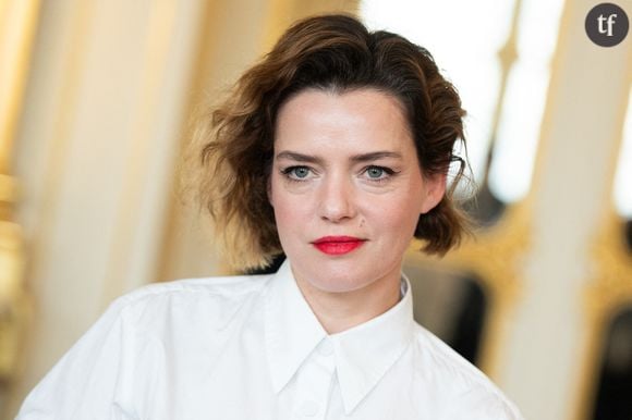 “Vous vous faites dépuceler la première ?” : sexualisée à la télé à 18 ans, cette actrice française commente une archive misogyne