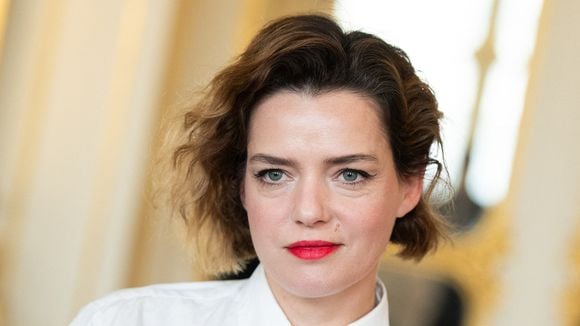 “Vous vous faites dépuceler la première ?” : sexualisée à la télé à 18 ans, cette actrice française commente une archive misogyne