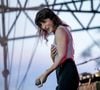 Toutes deux signées sur le même label, Juliette Armanet et Clara Luciani se détesteraient, selon les ragots et la presse musicale/people. Mais en vérité ce sont "deux amies", relate le magazine du Monde... Et Clara Luciani, qui témoigne !