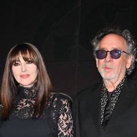 "Plus belle femme au monde", "une légende" : à 60 ans, cette star du cinéma pose en maillot de bain et régale Internet