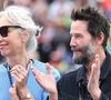 Non pas amoureux mais amis, les BFF Keanu Reeves et Sandra Bullock se retrouvent pour la troisième fois à l'écran dans ce projet très attendu. Nombreux sont ceux à voir en eux une idéale idylle, glamour et nostalgique.