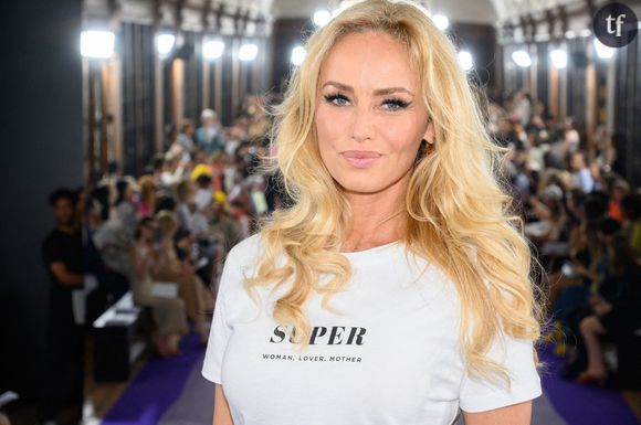 "J'adore mon travail, je fais des choses différentes et ça égaie mes journées. Je ris beaucoup car j'entoure par des gens qui sont très drôles", poursuit Adriana Karembeu. "Et j'ai éliminé des relations toxiques ou semi-toxiques car je n'ai plus le temps. C'est ce qu'on réalise après 50 ans : c'est que ça va s'arrêter un jour, on fait attention à son bien-être".