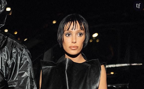 Bianca Censori avant sa rencontre avec Kanye West

Les photos de Bianca Censori ont choqué les internautes, qui s'étonnent presque de la voir habillée. "Difficile de croire que c'est la même personne, le teint est éclatant", écrit l'un d'eux sur X, anciennement Twitter. "C'est tellement difficile de la reconnaître habillée", a commenté un autre. "Elle avait l'air tellement différente. J'ai peur qu'elle soit perdue dans le culte de Kanye. Je ne sais pas", "Waouh, elle avait l'air normale", "Quel dommage qu'il lui ait fait ça. C'est une bien meilleure version d'elle", "Elle doit s'éloigner de lui. Elle était si jolie avant et portait des vêtements", lit-on encore.