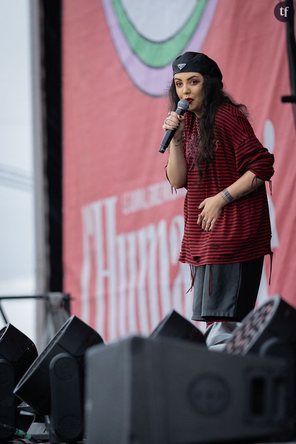 "Je veux que mon témoignage serve : qu'on sache que céder, se taire, ce n'est pas aimer. Je laisse désormais la justice faire son travail. Mais je ne me tairai plus. Sur scène, avant ma chanson Puis t'as dansé avec moi, je vous disais souvent : 'Faites attention avec qui vous dansez.' Parce que certaines danses laissent des cicatrices qu'aucune musique ne pourra jamais effacer."