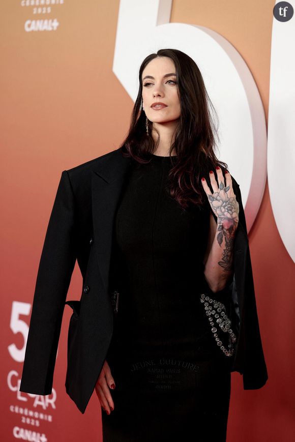 Streameuse sur la plateforme Twitch, créatrice de contenu et voix influente quand il s'agit de sensibiliser au cyber harcèlement misogyne, Maghla est victime d'un harceleur qui rend sa vie infernale, jusqu'à son domicile. Elle témoigne.