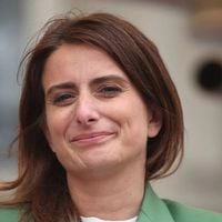 “Décolleté trop profond, maquillage... lâchez ma veste !” : Marine Tondelier dénonce le sexisme en politique dans cette interview intime et féministe