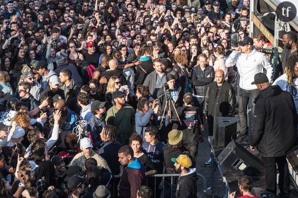 Dans une vidéo, la TikTokeuse Dairing Tia explique que l'avocate Florence Fekom aurait vu ses comptes faire l'objet de signalement massifs sur les réseaux sociaux de la part des fans du rappeur, ce qui aurait engendré la suspension desdits comptes en ligne.