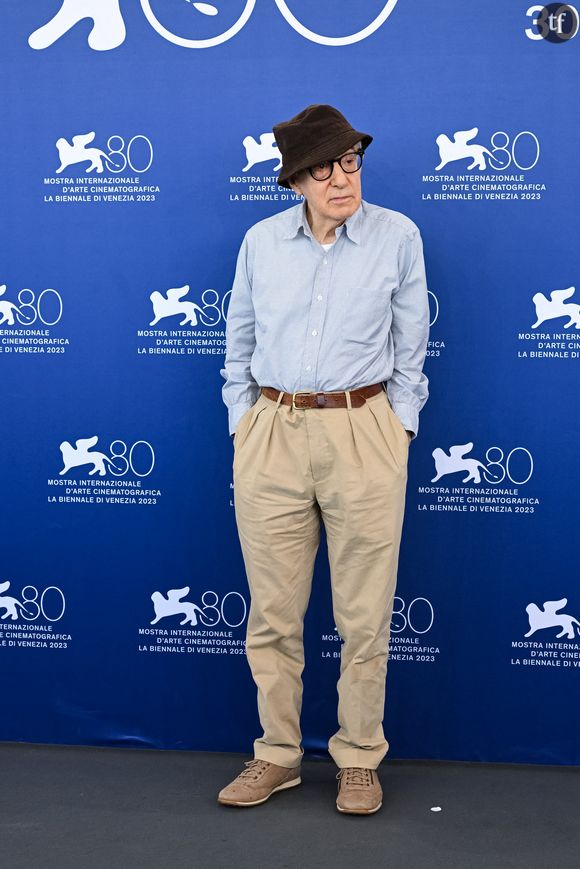 "Trois ans après Coup de chance, Woody Allen prépare un nouveau film en Espagne pour 2026, sous le nom de code WASP 2026, l’intrigue et le titre restent secrets", révèle Allociné.