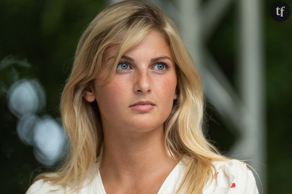 Si cette affirmation pourrait alors remettre en question la nécessité et le besoin des hommes d’avoir l’ascendant sur leur partenaire, l’influenceuse refuse de voir ça comme quelque chose de négatif. D’ailleurs, elle ne souhaite pas employer le terme “manipulation” mais “malléabilité”, un terme dont les synonymes peuvent être obéissance ou servilité.