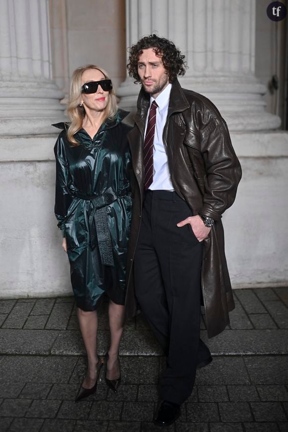 Malgré 15 ans de mariage et une famille soudée, Aaron et Sam Taylor-Johnson continuent de cristalliser les critiques à cause de leur différence d’âge