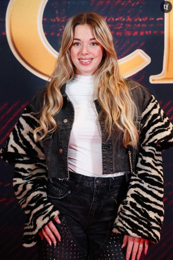 "Mais si j'ai envie de m'overdress parce que j'ai envie aujourd'hui de me sentir hyper canon, bah je le fais. Et ça ne veut pas dire que je suis une fille qui ne pense qu'à son apparence ou qui réduit toute sa vie à ça. [...] Même depuis le collège. les gens ont monté des rumeurs sur moi, juste parce que j'étais la blonde, donc forcément j'étais une pétasse".