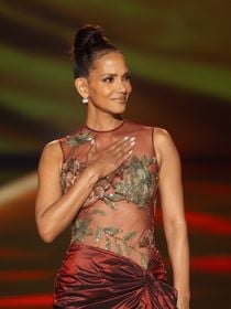 Halle Berry méconnaissable ? 22 ans après son Oscar l’actrice a bien changé et est victime d’âgisme