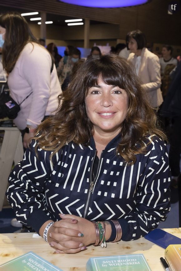 "Il faut s'aimer" : Elsa Wolinski pose en lingerie sexy à 51 ans et célèbre la sensualité des quinquas face au "sexisme anti-vieilles"