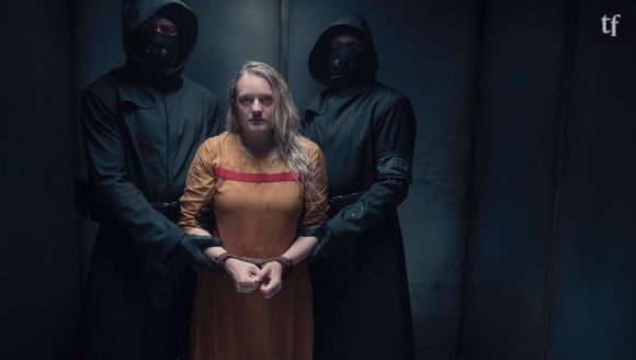 La servante écarlate se voit interdit dans certaines écoles canadiennes. Heureusement, Margaret Atwood ne se laisse pas faire. Alors que la série éponyme, avec Elisabeth Moss, n'a jamais été autant d'actualité...