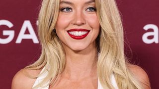 "La caméra s'attarde sur les seins de Sydney Sweeney" : La Femme de Ménage critiqué pour ses scènes de sexe, le réalisateur s'explique