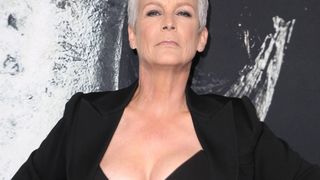"Trop de décolleté" : Jamie Lee Curtis, sa tenue "trop sexy" à 66 ans ? La star défend ce look controversé face aux réacs