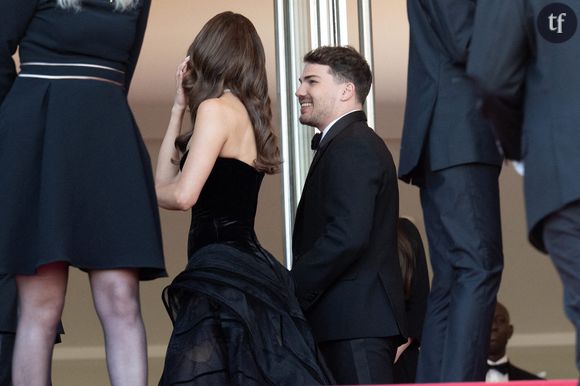 À l’occasion de la projection du long-métrage de Dominik Moll Dossier 137 jeudi 15 mai 2025, Antoine Dupont et Iris Mittenaere ont fait une apparition très remarquée. S'ils ont pris la pose seuls sur le tapis rouge du Palais des Festivals cannois, l'ex-Miss Univers et l’athlète de 28 ans sont apparus très complices. Le duo s’est ensuite rendu à la soirée privée organisée par Nespresso. 

De quo relancer les rumeurs selon lesquelles le rugbyman et l’ancienne Miss France seraient en couple depuis plusieurs mois. Et faire parler les haters.