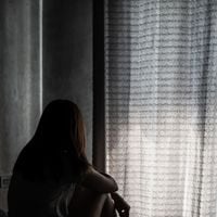 "Une chaussure jetée en plein visage", "viols conjugaux" : cette jeune influenceuse dénonce la relation toxique dont elle a été victime dès l'adolescence, c'est très choquant