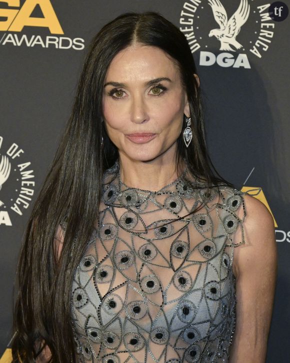 "Je me suis déjà regardée dans le miroir en me disant : tu es vieille et ton visage tombe en ruines". Demi Moore aborde sans détour l'âgisme, la dysmorphie corporelle, le rapport à son apparence, aux jugements des autres et à soi même dans cet entretien.