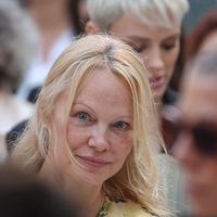 Pamela Anderson plus sexy que jamais pose en pin up à 58 ans sur ces images "pleines de glamour et de dérision"