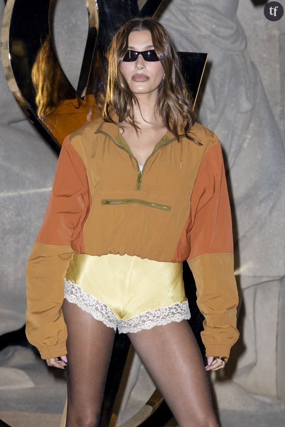 Hailey Bieber n'a plus aucun secret pour ses millions de fans effarés. Elle dévoile ses fesses sur ses réseaux sociaux où la superstar assume son aura d'égérie et de sex symbol.