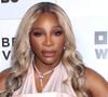 Serena Williams pose en maillot de bain après sa perte de poids

La légende américaine du tennis a fait sensation sur la Toile dans son maillot de bain jaune acidulé. La star qui a perdu beaucoup de poids après sa grossesse a reçu de nombreux compliments de la part de ses fans et abonnés. "Magnifique", "Tu as l'air bien dans ta peau, très beau corps", "Cette couleur te va à ravir", "Tu es resplendissante", peut-on lire parmi les milliers de commentaires laissés sous la publication de la sportive. Néanmoins, certains internautes se disent "déçus" de la perte de poids de celle qu'ils considéraient comme une icône du body positivisme. "Je suis une grande fan de toi depuis très longtemps. Mais aujourd'hui, je suis un peu déçue. Tu as toujours dit que « la force est belle ». Ce n'est donc plus le cas ?", interroge une fan. 

D'autres y vont de commentaires moins constructifs, dénigrant le corps de l'athlète et donnant leur avis non-sollicité : "Elle était mieux avec des formes", "Toujours trop musclée".