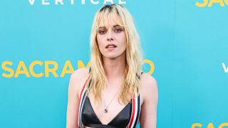 "J'adore ce look", "Elle est fantastique" : Kristen Stewart apparaît en soutien-gorge sur le tapis rouge pour le plus grand bonheur de ses fans