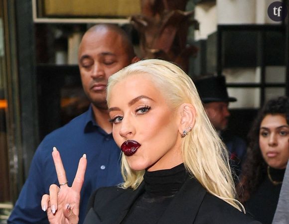 « Elle a l’air si heureuse », « quelle reine » : Christina Aguilera, chanteuse de notre enfance, ose le micro short et les maxi cuissardes à 44 ans et on adore !