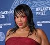Qu'elle l'ait voulu ou non, Lizzo était devenu le visage du mouvement body positive. Certains fans sont donc déçus de la voir céder à la culture du régime et la promouvoir. Comme d'autres célébrités avant elle, à l'instar d'Adèle, Lizzo est critiquée pour son désir de se conforter aux normes sociétales de minceur. Certains y voient le rejet d'un mouvement qu'elle a prôné, tandis que d'autres craignent que son contenu ne devienne grossophobe. 

Des célébrités - comme Rebel Wilson, Melissa McCarthy, Missy Elliott, America Ferrera, Ariel Winter, Meghan Trainor - ont affiché leur silhouette amincie au fil des ans, suscitant autant les éloges dans les tabloïds et les magazines que les critiques de la part des "plus-size". La manière dont ces femmes ont parlé publiquement de leur perte de poids a varié, mais la réponse a toujours été accompagnée de brèves périodes d'obsession médiatique. Des stars masculines, comme Chris Pratt et Drew Carey, ont également transformé leur corps, mais ne semblent jamais provoquer une réaction aussi extrême. "La façon dont les médias traitent les personnes qui prennent ou perdent du poids a eu un effet sur la chimie de mon cerveau", a d'ailleurs confié Lizzo.