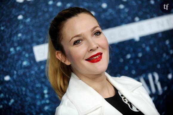 Elle célèbre la cinquantaine avec ce selfie dépourvu de makeup et de filtre... Drew Barrymore le destine à ses millions de followers et aux femmes qui subissent l'âgisme.