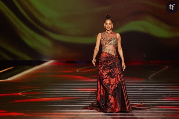 Halle Berry portait la même robe qu'elle portait lors de la cérémonie des Oscars en 2002.