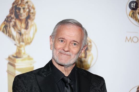 Francis Huster était l'invité de l'émission Un Dimanche à la Campagne, dont l'épisode a été diffusé le dimanche 19 novembre sur France 2.