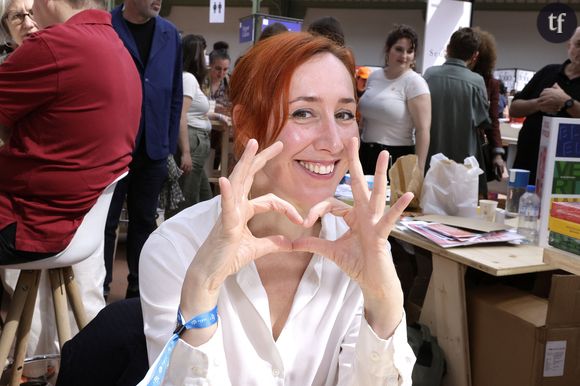 Maia Mazaurette s'amuse des fantasmes sexuels (et d'un bien précis) sur ces photos pleines de dérision et de sensualité. La journaliste sexo de Quotidien prend la pose avec humour et intelligence : en explorant des images très genrées, elle propose un discours féministe.